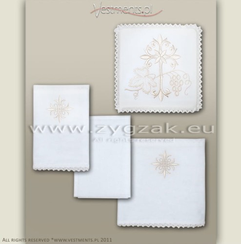 C07 CHALICE LINEN SET