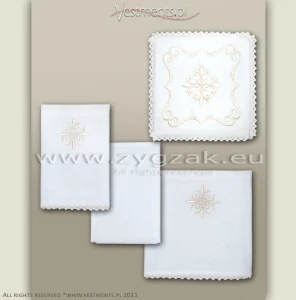 CO4 CHALICE LINEN SET