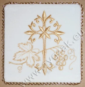 P07 WHITE VELVET PALL