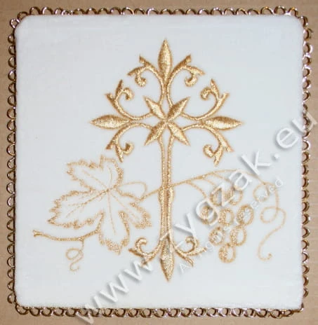 P07 WHITE VELVET PALL