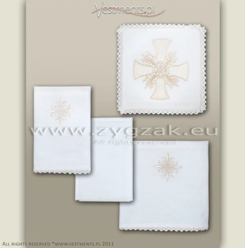 C08 CHALICE LINEN SET