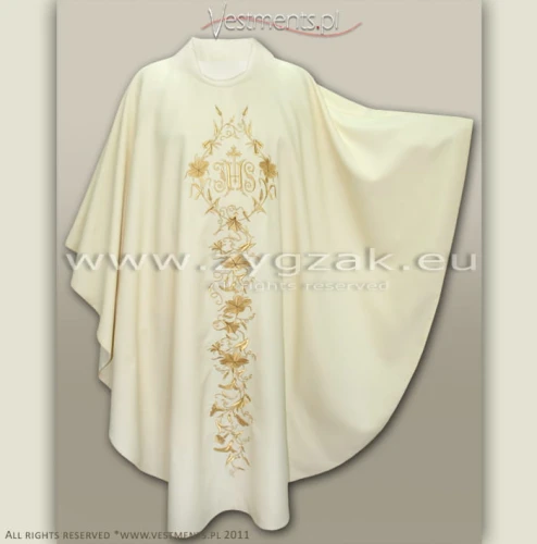 WHITE GOTHIC STYLE CHASUBLE