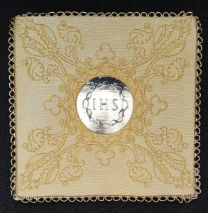 PM-10 GOLD CHALICE PALL "IHS"